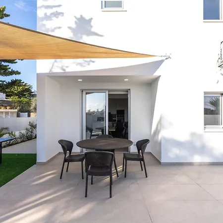Mediterranean Oasis 1 فيلة